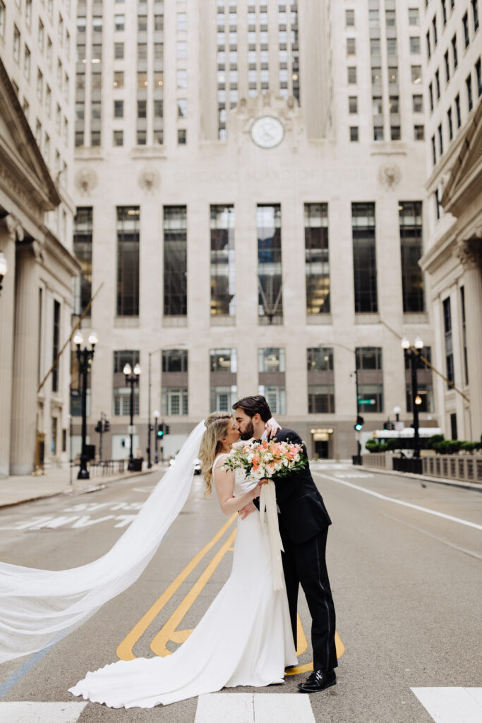 luxury chicago bridal floral. chicago wedding day vibes. 