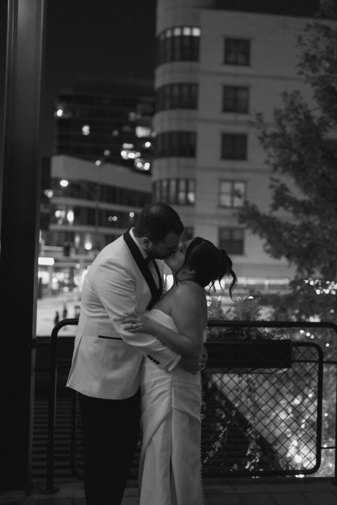 romantic couple photos chicago, chicago wedding photographer, candid wedding day, romantic photos