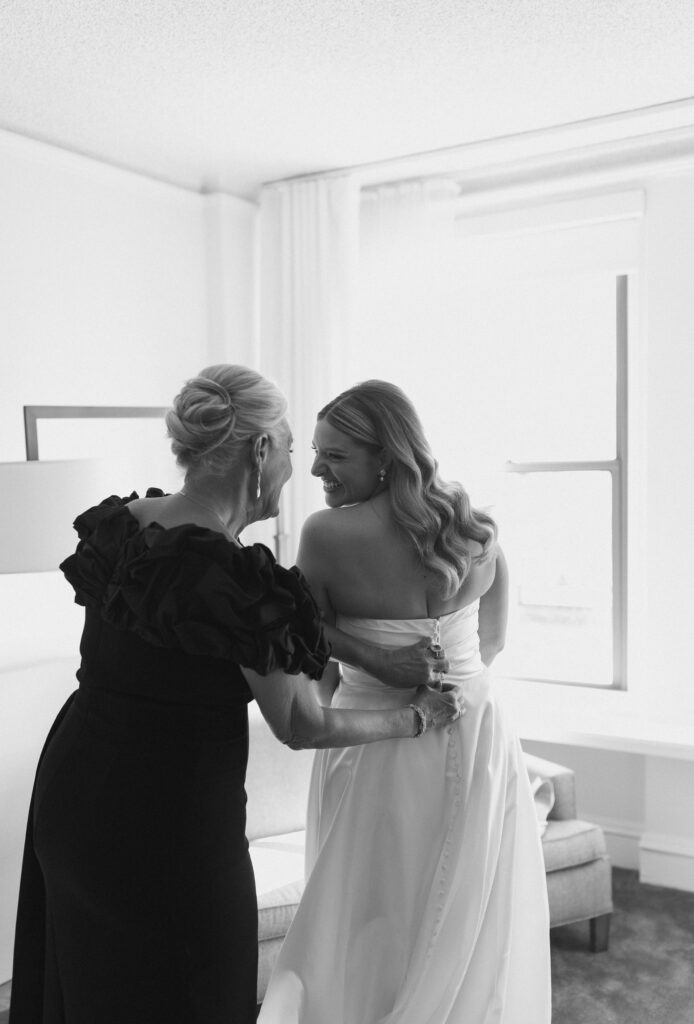 mother of bride, getting ready photos, mom and daughter wedding day photos, wedding day, bride, chicago wedding