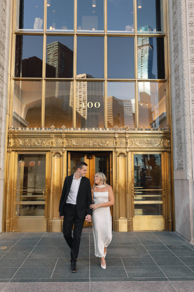 chicago wrigley building engagement photos, chicago couple photos, chicago wedding day, chicago photographer