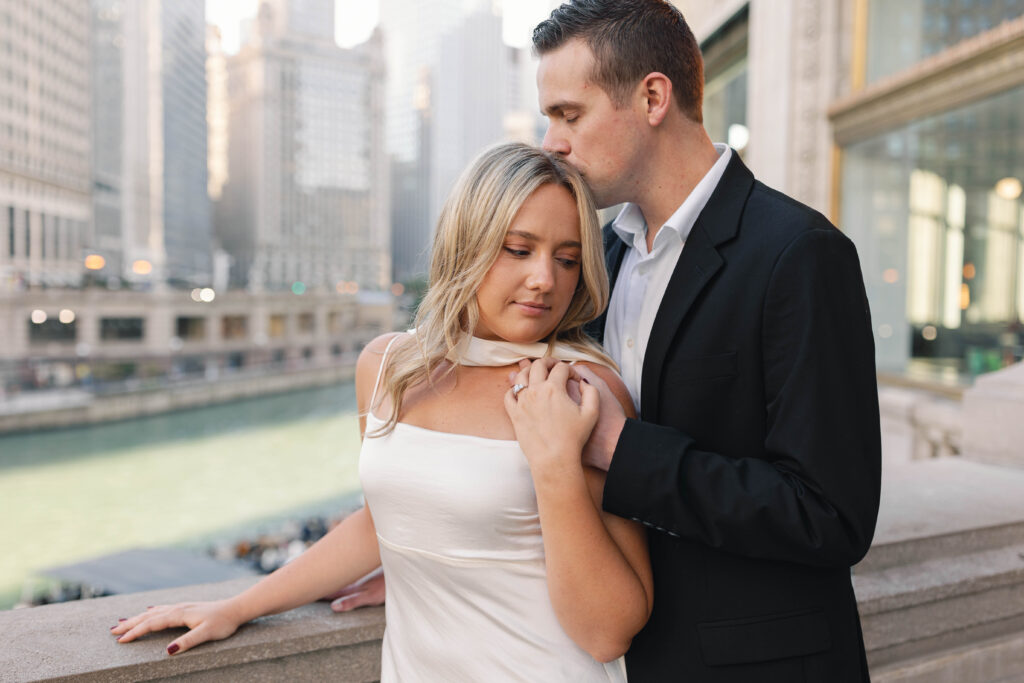 timeless chicago engagement photos, authentic chicago wedding photos, romantic couple photos