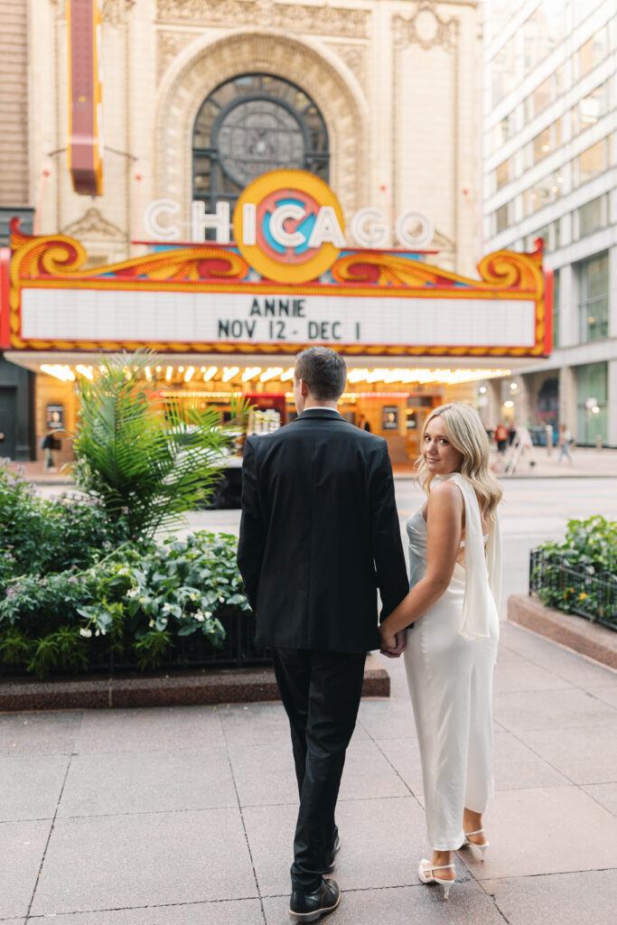 chicago theatre, chicago couple photos, chicago engagement photos, engagement photos downtown chicago