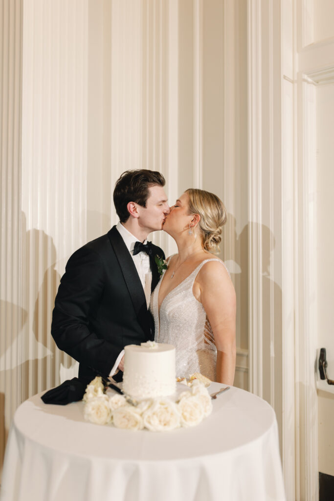 cake cutting photos, chicago wedding venue